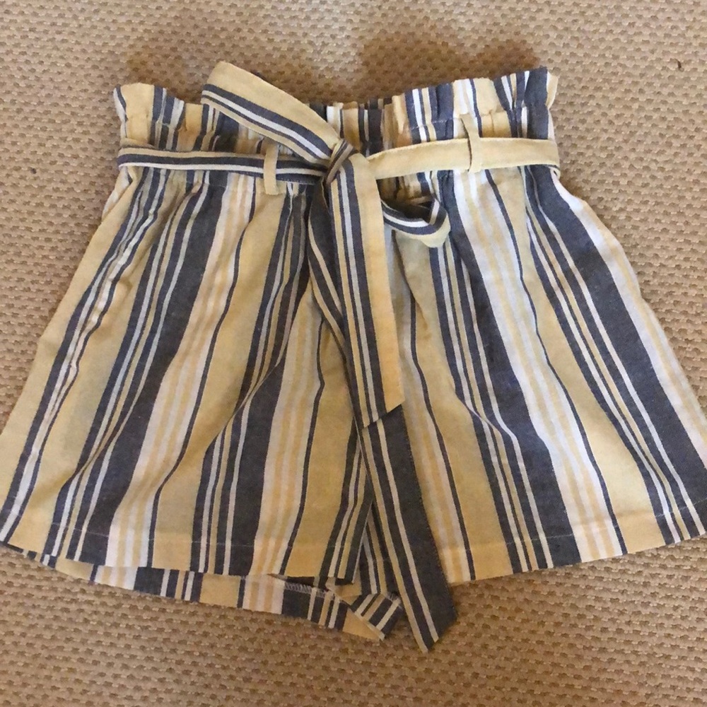 Cute striped casual shorts!